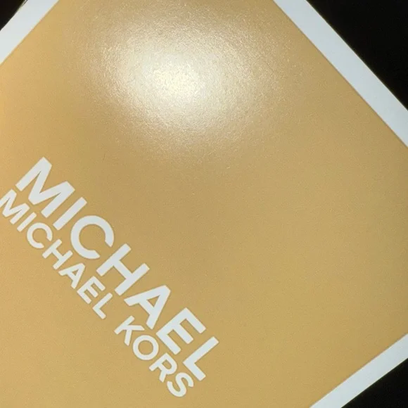 Michael Kors White Shoulder Bag with Structured Design - Picture 2 of 2